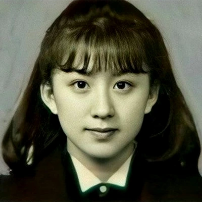 Kim Hee-ae school photo with cute bangs