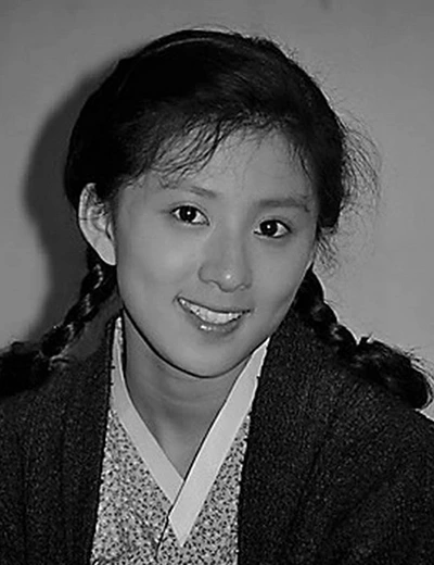 Kim Hee-ae when she was a teenager with ponytails