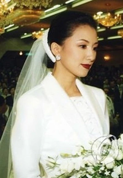 Kim Hee-ae wedding photo