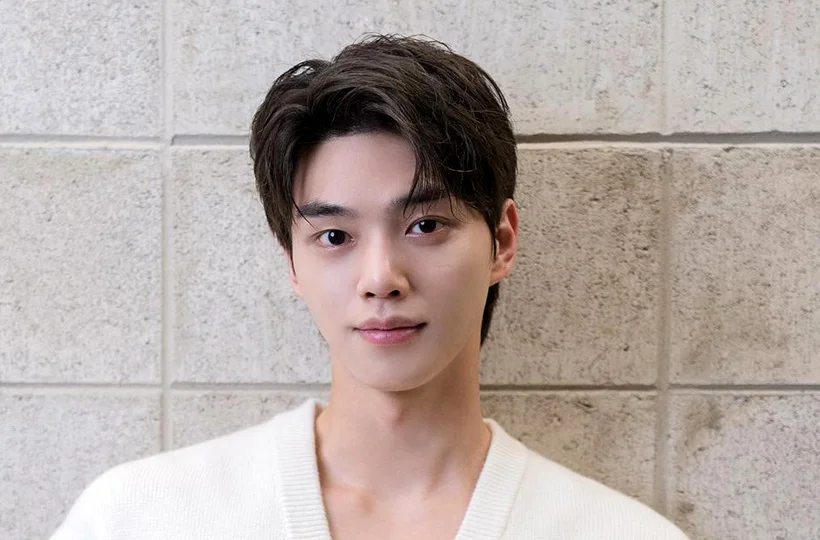 These Photos Prove Song Kang Never Had Plastic Surgery! I’m Convinced.