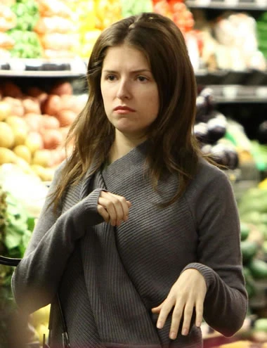 Anna Kendrick buying groceries