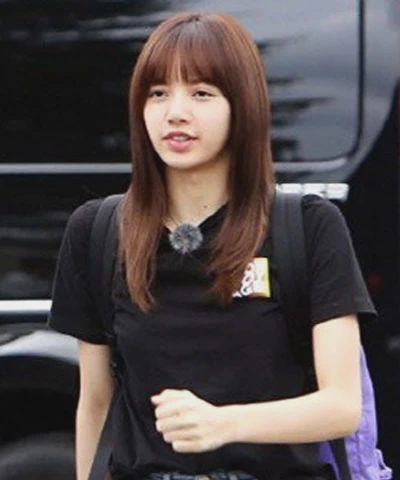 Blackpink's Lisa looking like a makeup-free college student walking to her next class