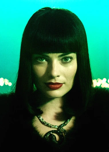 Margot Robbie shoulder length bob with bangs