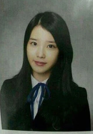 IU graduation photo