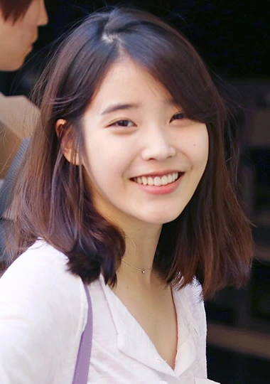 IU showing her most natural smile without makeup