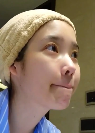 IU washing her face