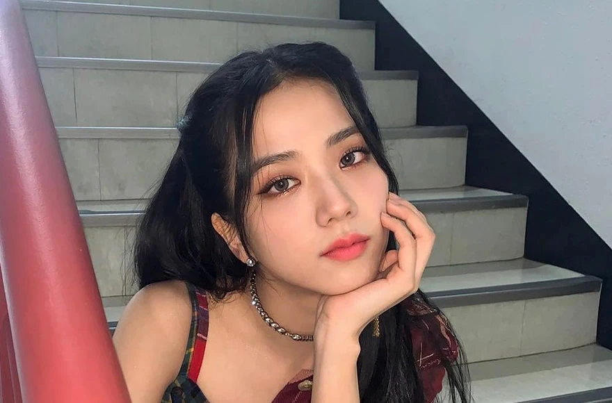 Blackpink Jisoo nose before and after comparison photo
