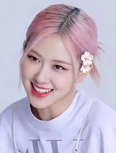Blackpink Rosé with flower accessories on her head